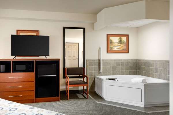 1 King Bed, Studio Suite, Non-Smoking