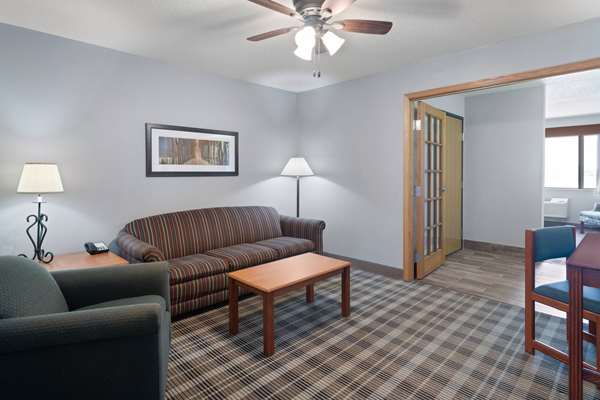 1 King Bed, Deluxe Suite, Non-Smoking