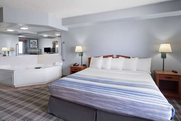 1 King Bed, Superior Suite, Non-Smoking
