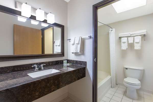  - AmericInn Hotel & Suites Eau Claire