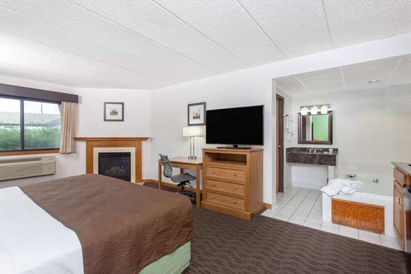 Suite - AmericInn Hotel & Suites Eau Claire