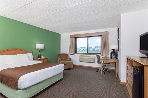  - AmericInn Hotel & Suites Eau Claire