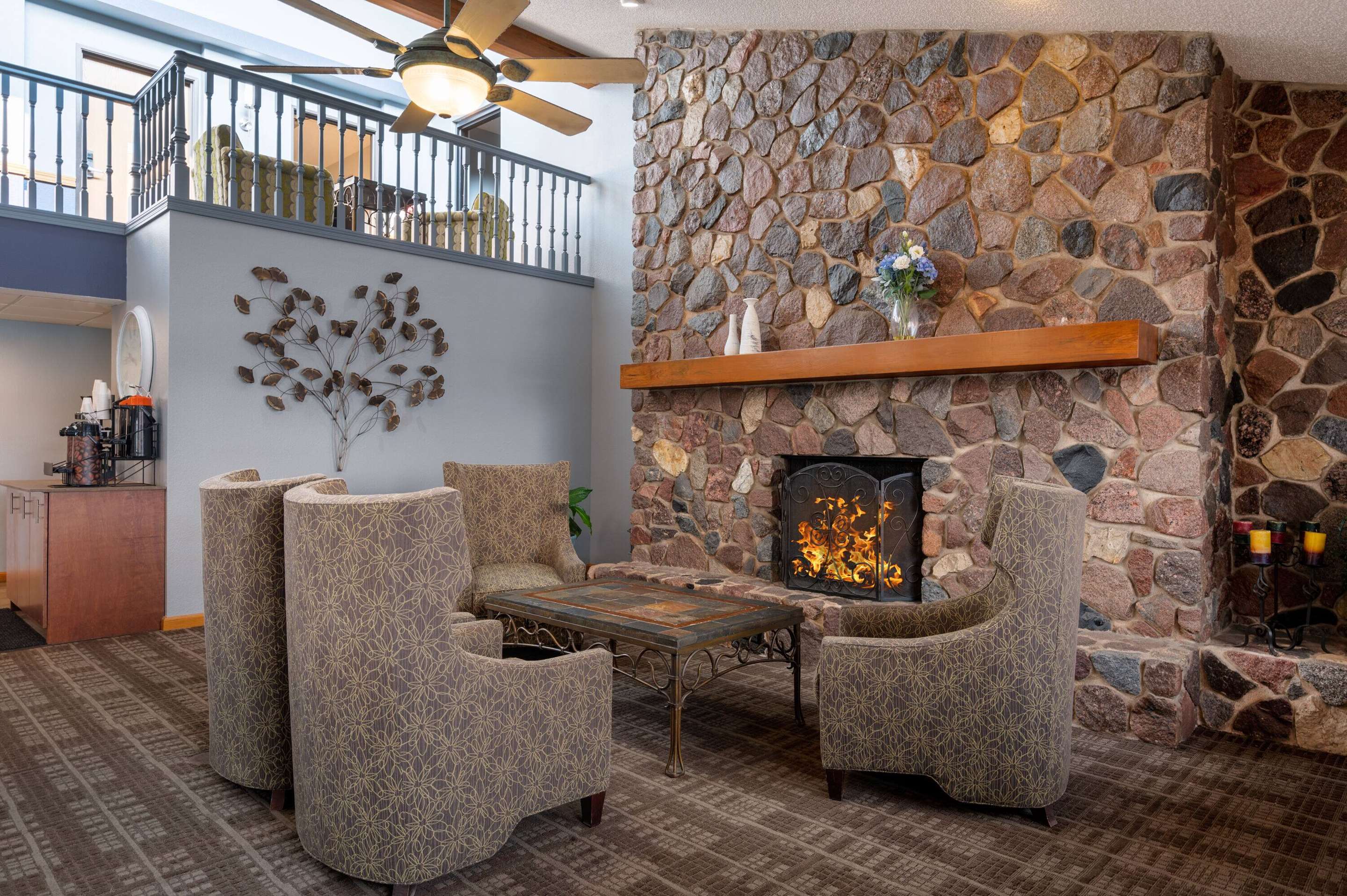 Lobby | AmericInn by Wyndham Eau Claire