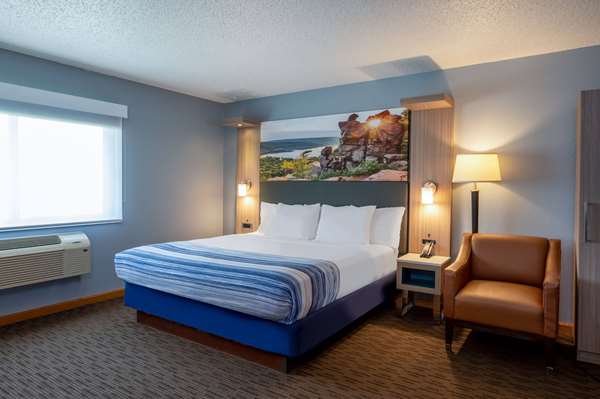 1 King Bed, Studio Suite, Non-Smoking