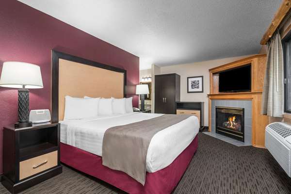 1 King Bed, Superior Suite, Non-Smoking