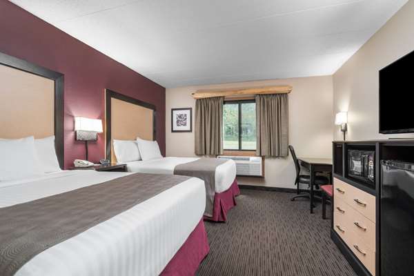 2 Queen Beds, Deluxe Room, Non-Smoking