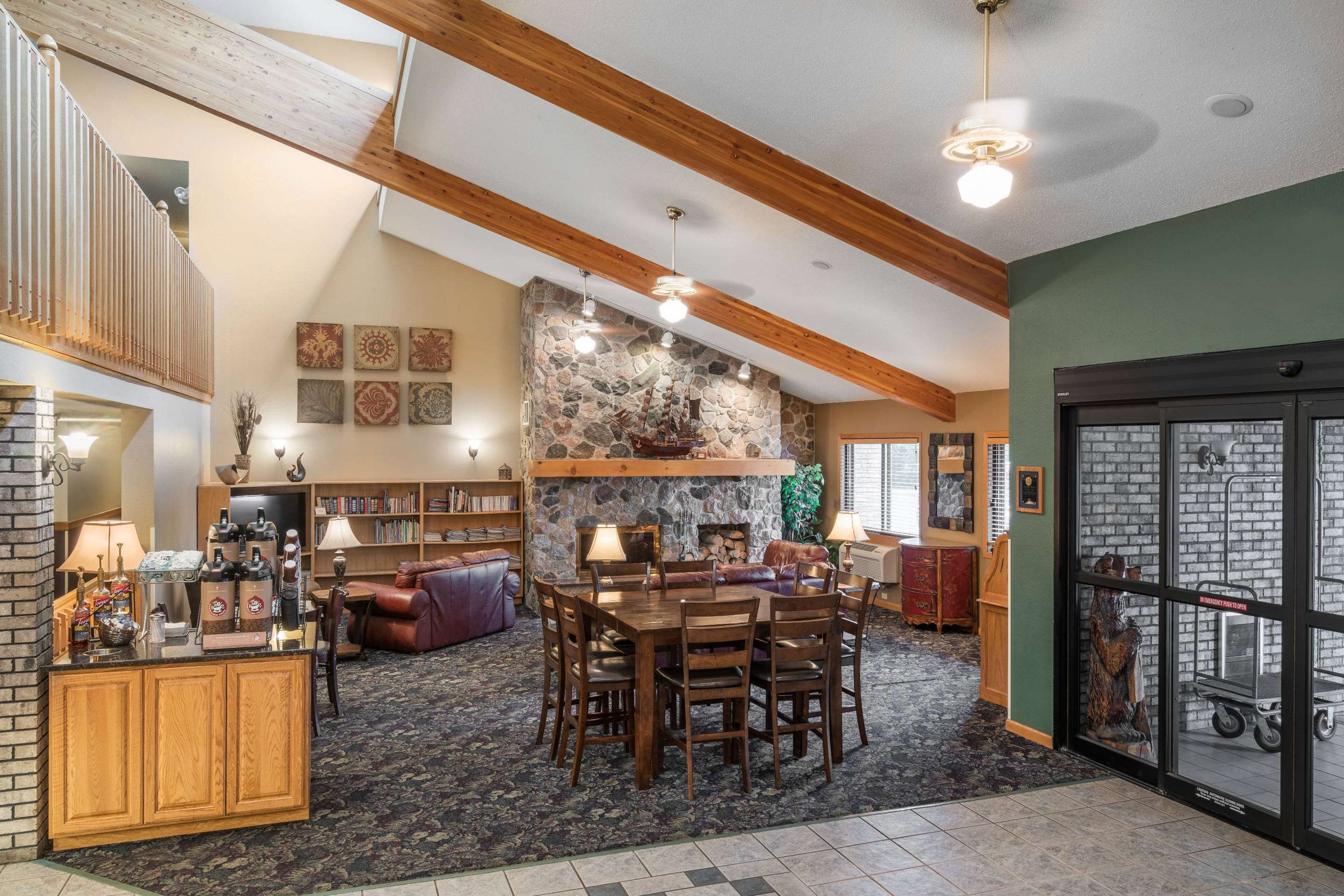 Lobby | AmericInn by Wyndham Detroit Lakes