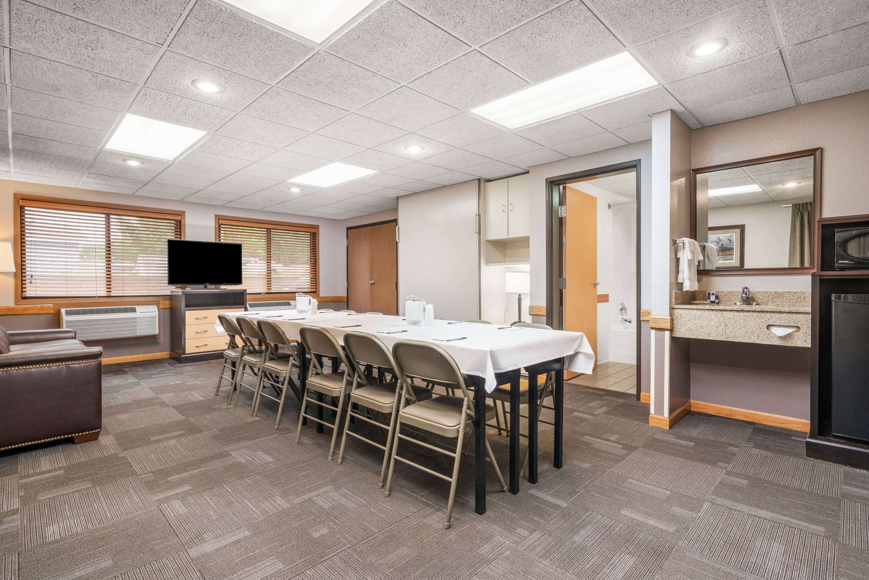 Meeting Room | AmericInn by Wyndham Detroit Lakes