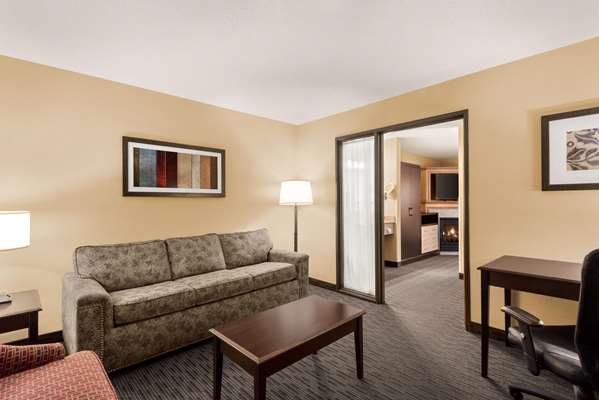 1 King Bed, Suite, Non-Smoking