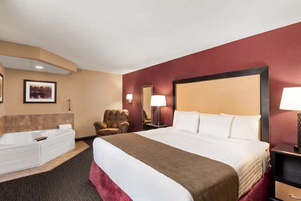 1 King Bed, Suite, Non-Smoking