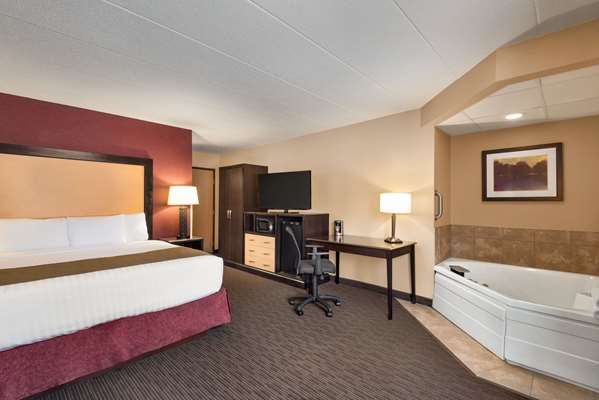 1 King Bed, Suite, Non-Smoking