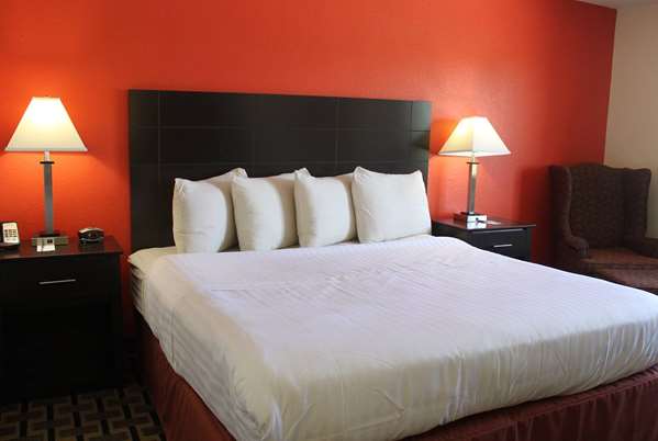  - AmericInn West Burlington - US 34, Exit 260