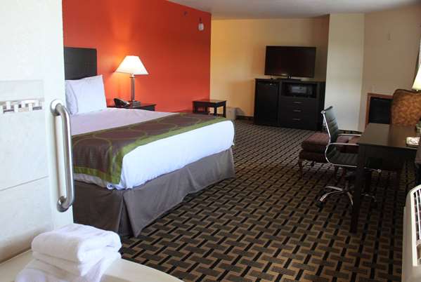  - AmericInn West Burlington - US 34, Exit 260