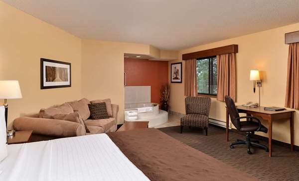  - AmericInn Fergus Falls Conference Center - I-94, Exit 54