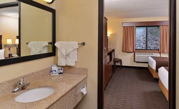  - AmericInn Fergus Falls Conference Center - I-94, Exit 54