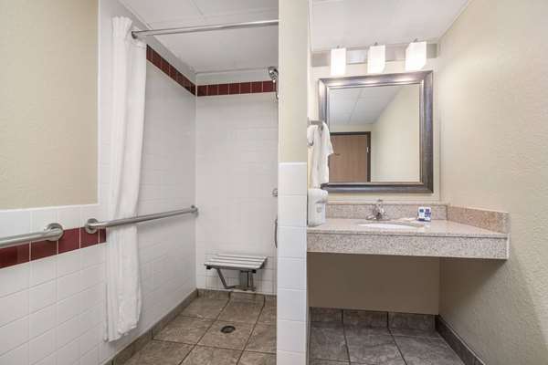  - AmericInn Lodge & Suites West Acres Fargo - I-29, Exit 64