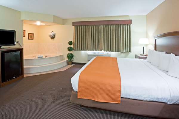 Suite - AmericInn Lodge & Suites West Acres Fargo - I-29, Exit 64