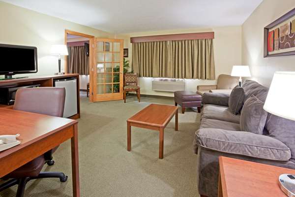 Suite - AmericInn Lodge & Suites West Acres Fargo - I-29, Exit 64