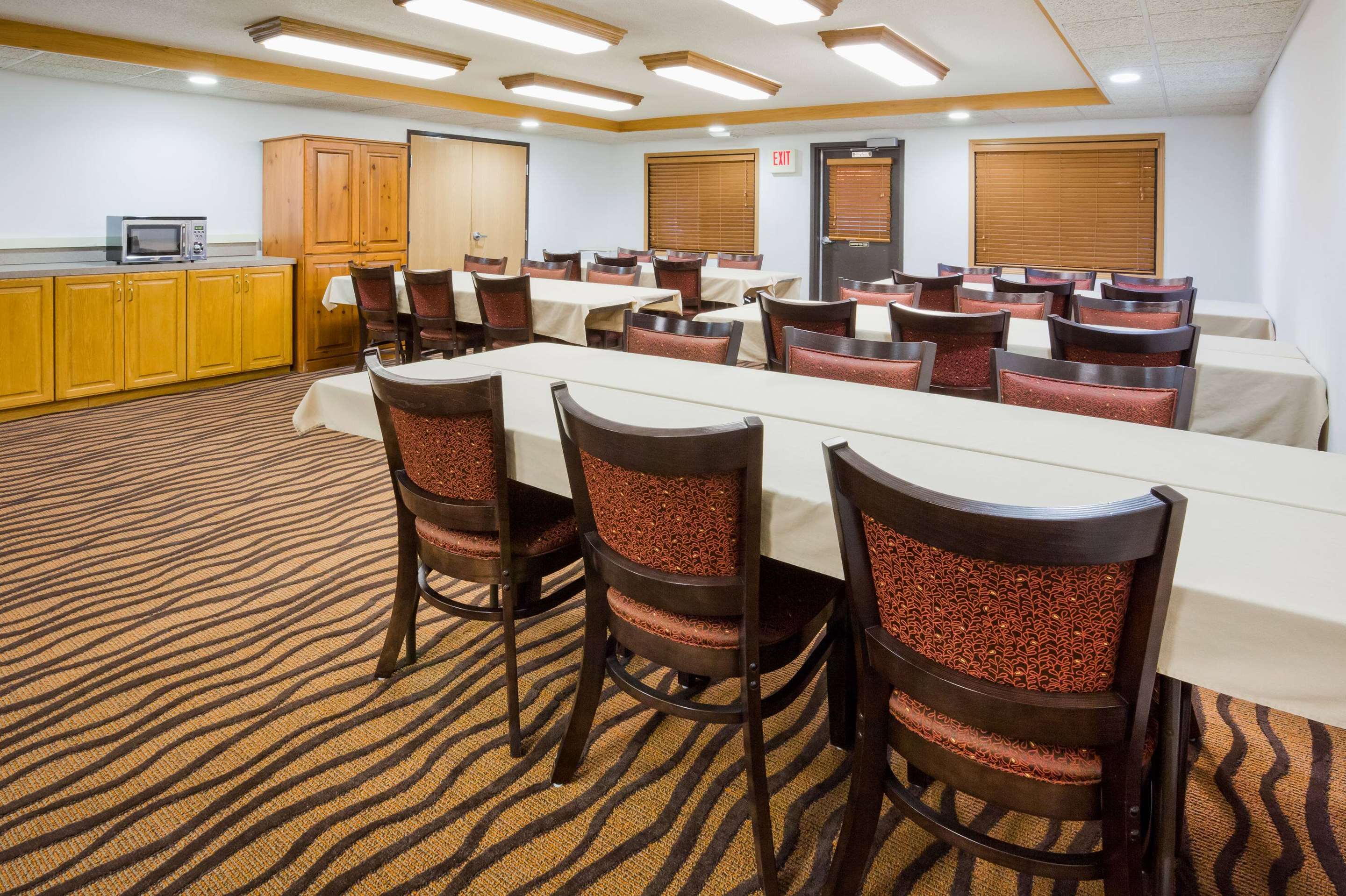 Meeting Room | AmericInn by Wyndham Mora
