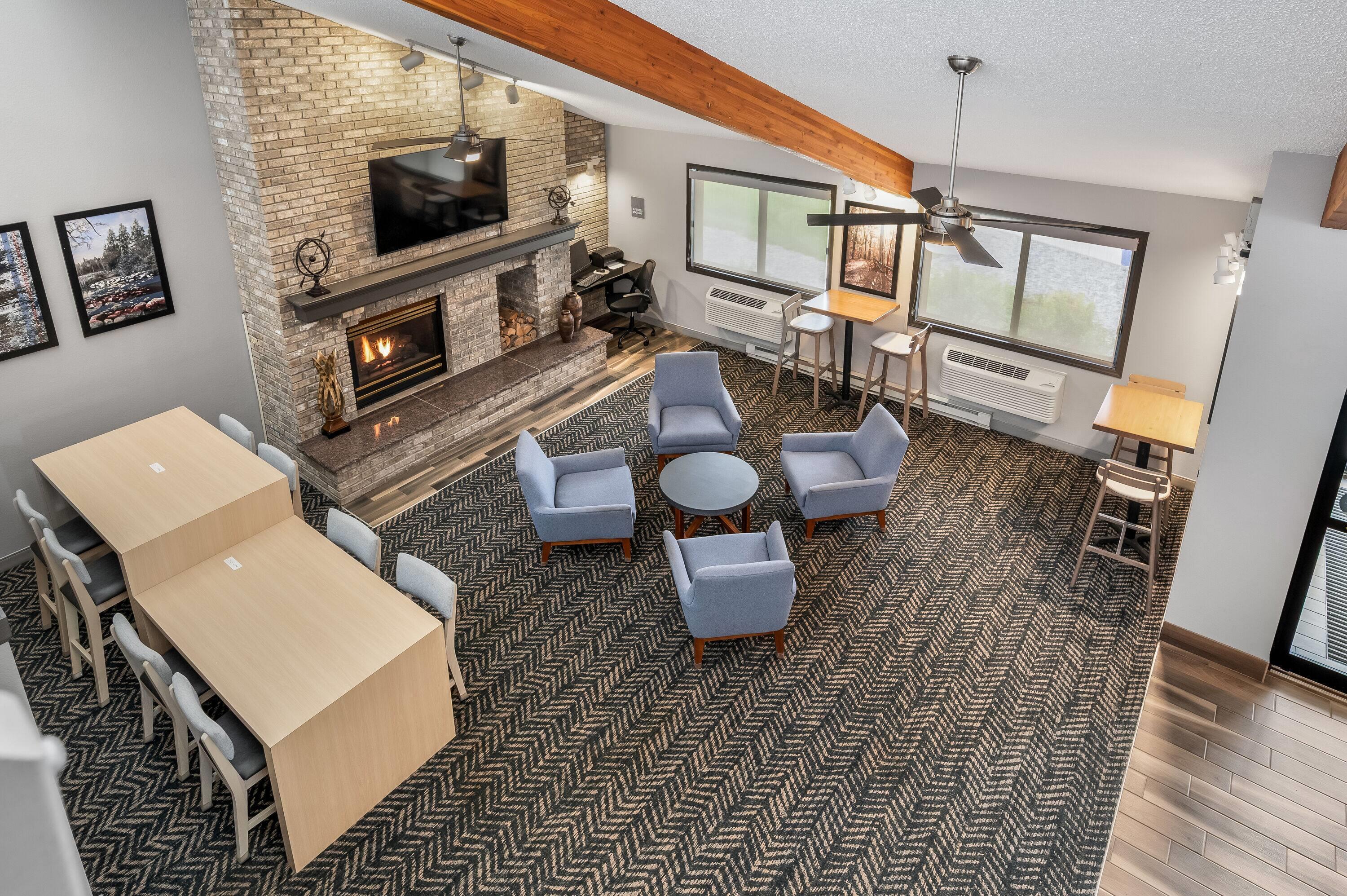 Lobby | AmericInn by Wyndham Sauk Centre