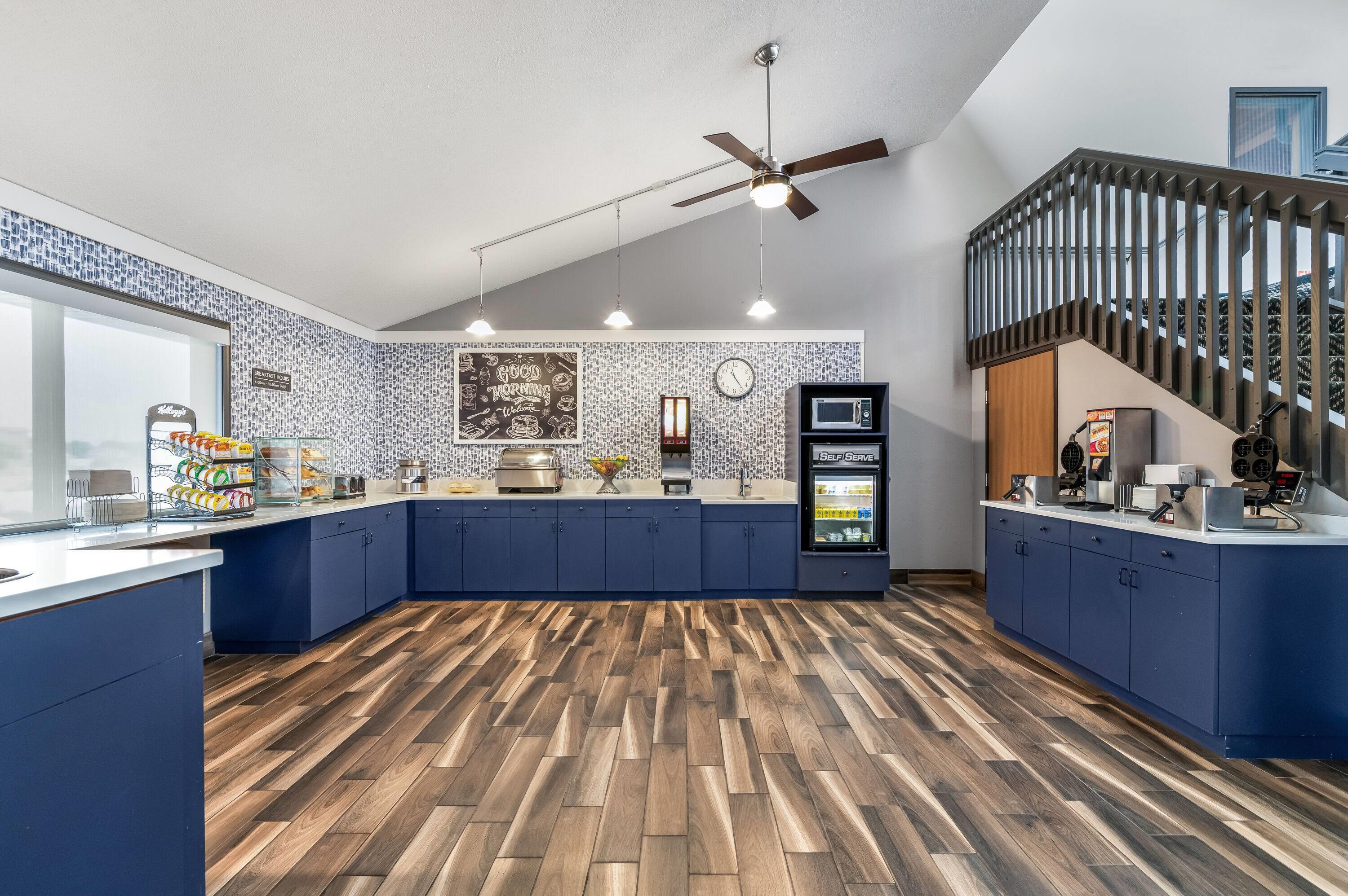 Breakfast Area | AmericInn by Wyndham Sauk Centre