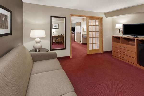 Suite - AmericInn Hotel & Suites Iowa Falls