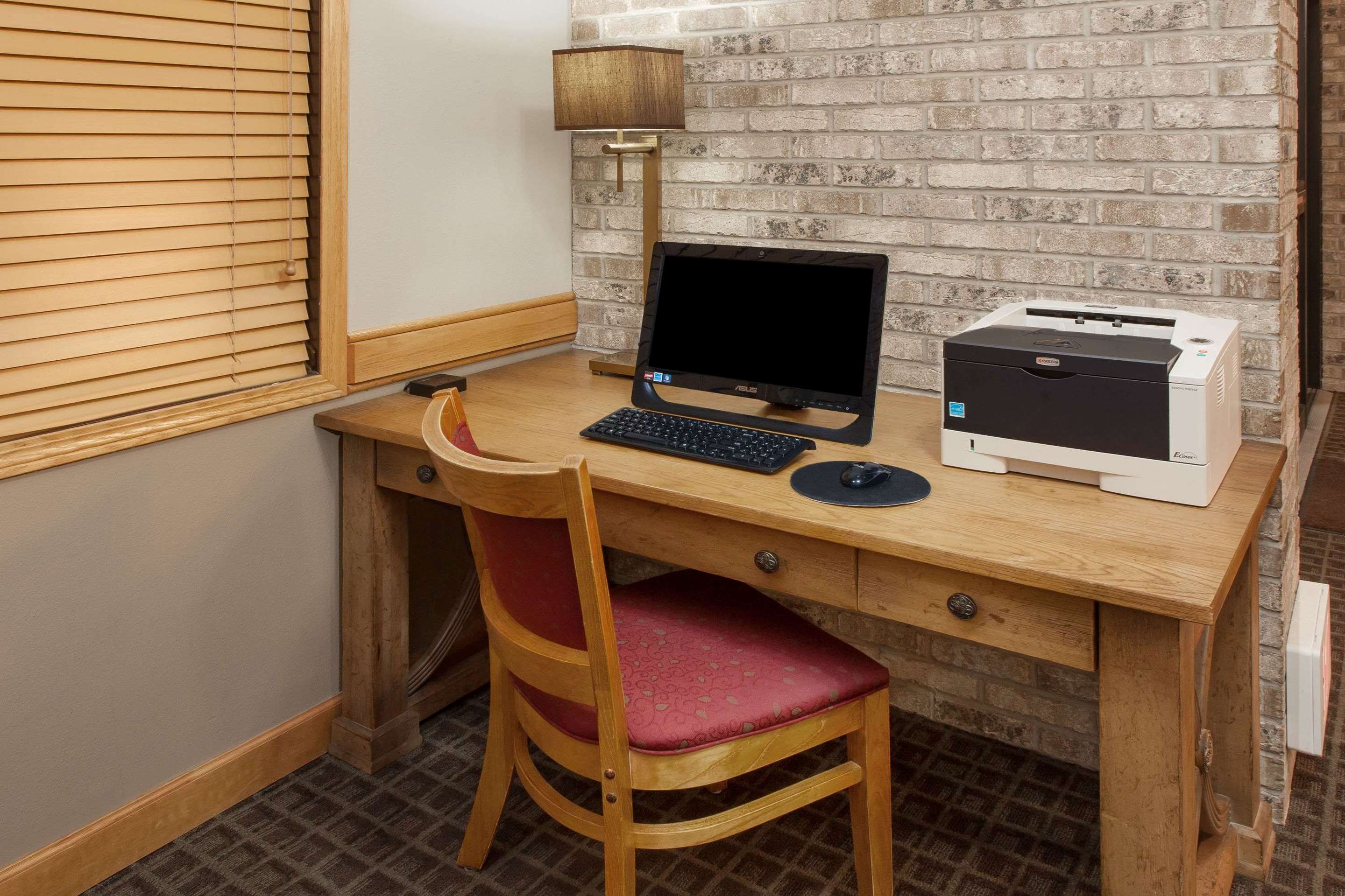 Business Center | AmericInn by Wyndham Iowa Falls