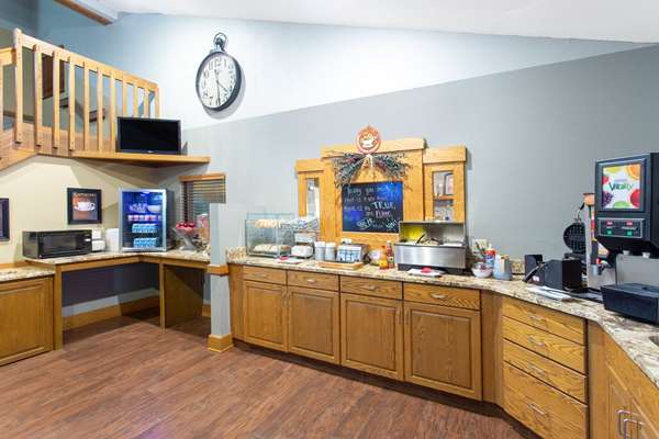  - AmericInn Hotel & Suites West Salem