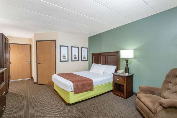  - AmericInn Hotel & Suites West Salem