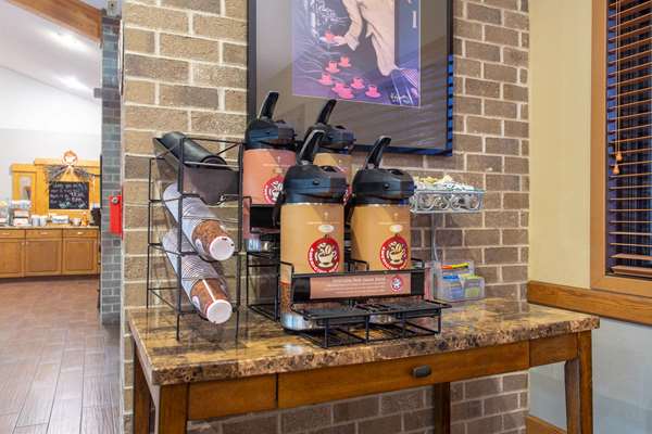  - AmericInn Hotel & Suites West Salem