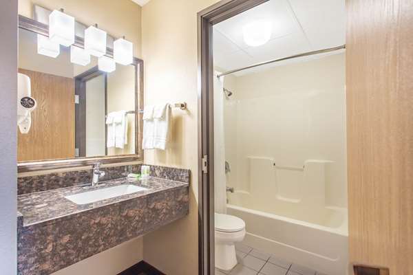  - AmericInn Hotel & Suites West Salem
