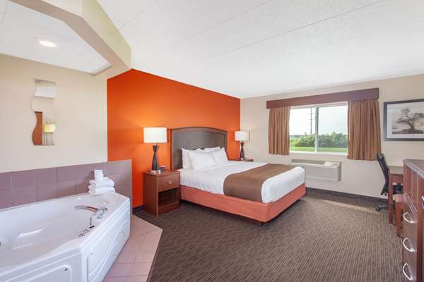 1 King Bed, One Bedroom, Jetted Tub, Deluxe Suite, Non-Smoking
