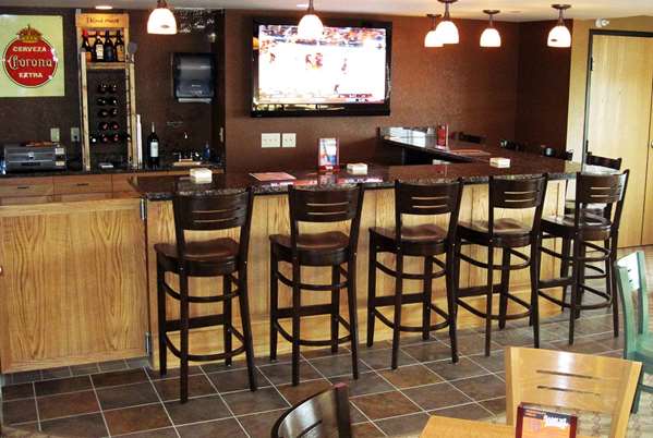 Bar - AmericInn Lodge & Suites Grimes