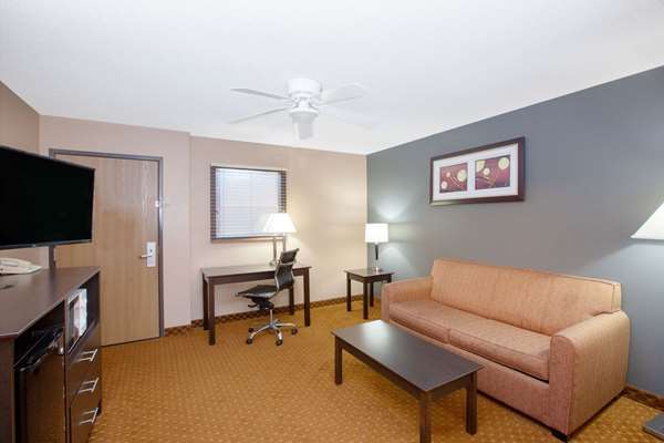 Suite - AmericInn Coralville - I-80, Exit 240
