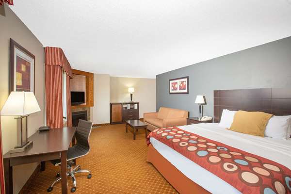 Suite - AmericInn Coralville - I-80, Exit 240