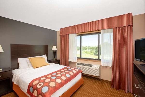 Suite - AmericInn Coralville - I-80, Exit 240