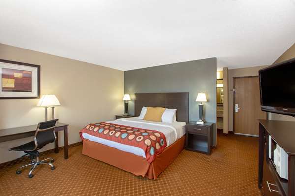 Suite - AmericInn Coralville - I-80, Exit 240