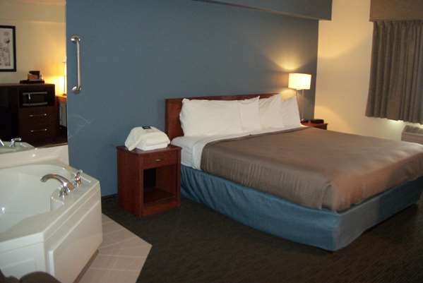  - AmericInn Lodge & Suites Beulah - I-94, Exit 110
