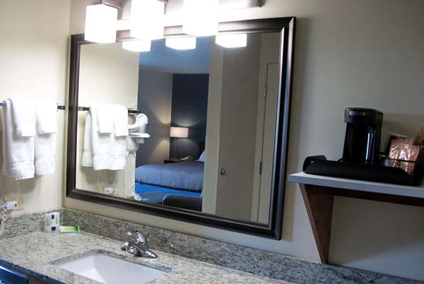  - AmericInn Lodge & Suites Beulah - I-94, Exit 110