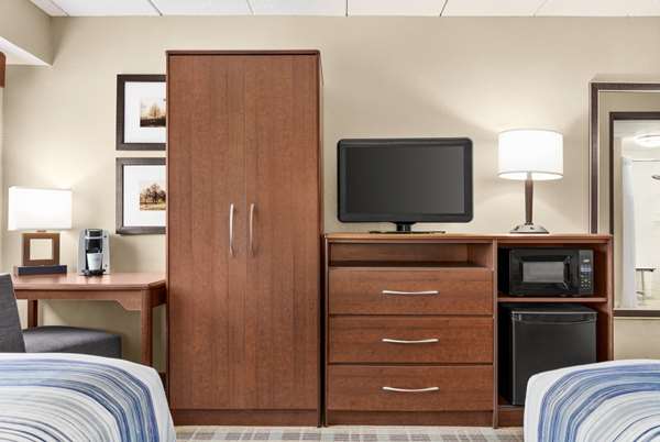  - AmericInn Lodge & Suites Roseau