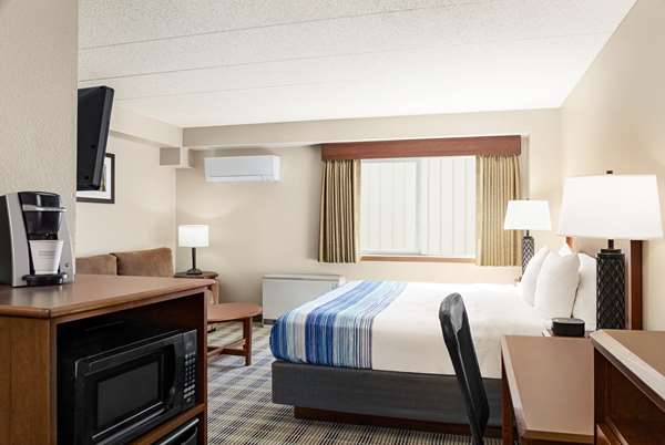 Suite - AmericInn Lodge & Suites Roseau