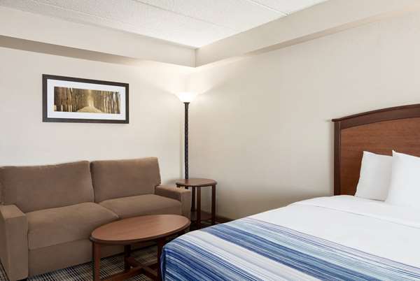 Suite - AmericInn Lodge & Suites Roseau
