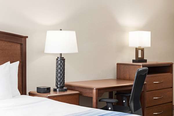 Suite - AmericInn Lodge & Suites Roseau