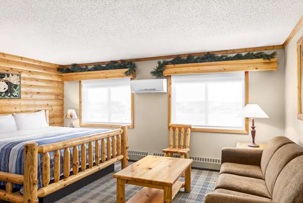 Suite - AmericInn Lodge & Suites Roseau