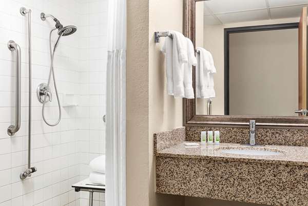  - AmericInn Lodge & Suites Roseau