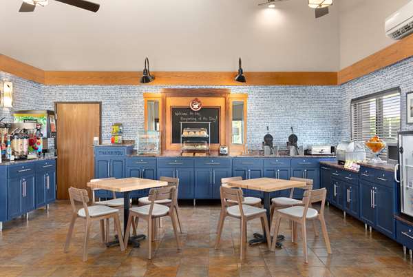  - AmericInn Lodge & Suites Roseau