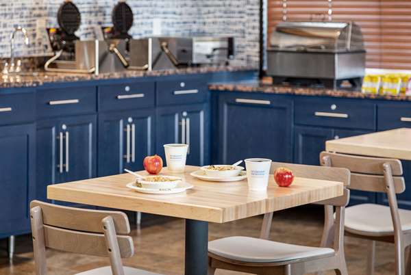  - AmericInn Lodge & Suites Roseau