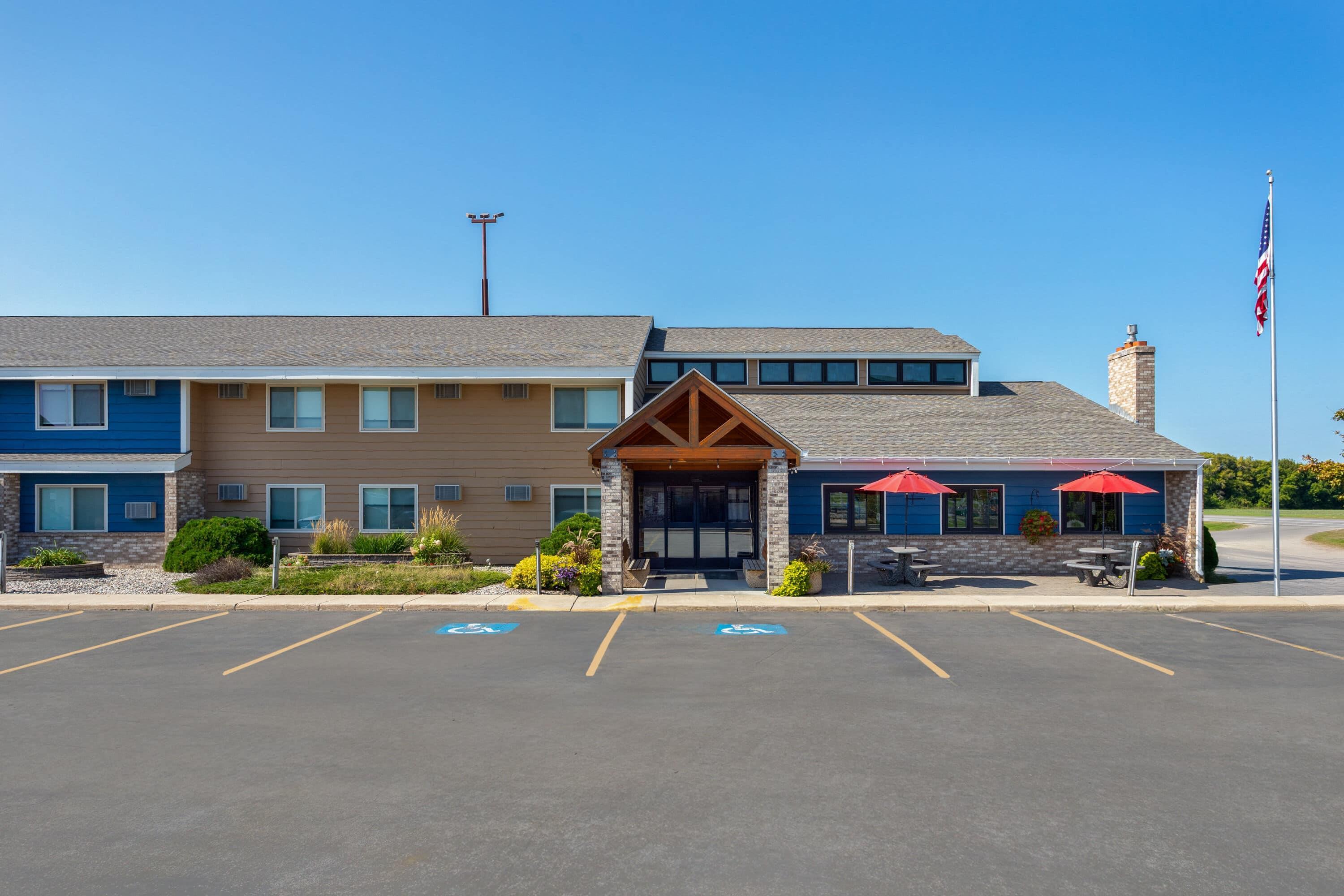 Exterior | AmericInn by Wyndham Roseau