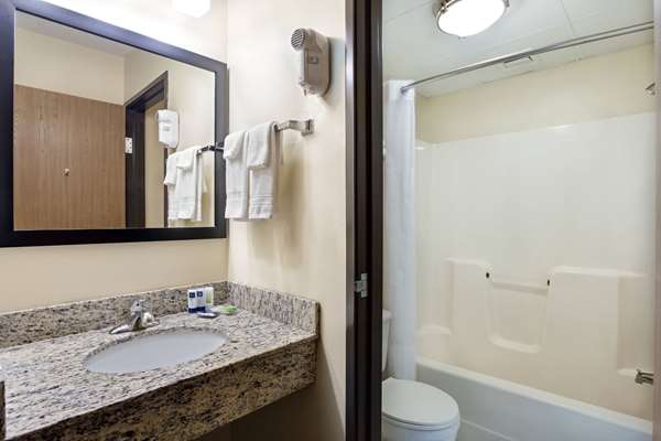  - AmericInn Lodge & Suites Tomah - I-94, Exit 143