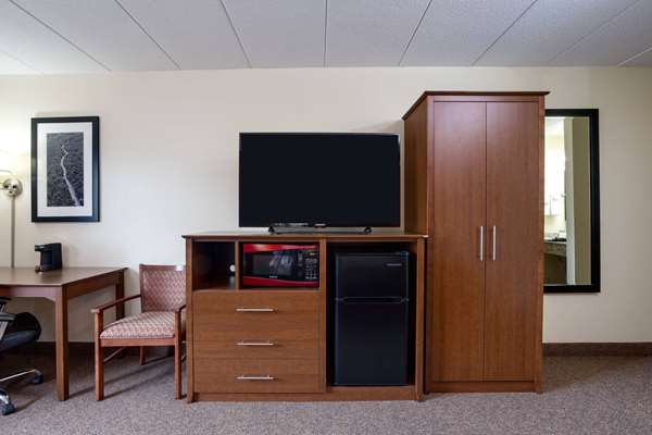  - AmericInn Lodge & Suites Tomah - I-94, Exit 143